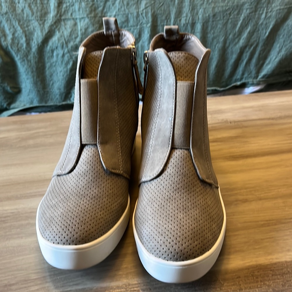 Wedge high top